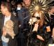 Lady Gaga quitte le magasin Harrods où elle était venue présenter son parfum  Fame, à  Londres, le 7 octobre 2012.