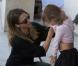 Jessica Alba, maman cool et pédagogue avec sa fille Honor et son amie. Los Angeles, le 8 octobre 2012.