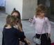 Jessica Alba, maman cool et pédagogue avec sa fille Honor et son amie. Los Angeles, le 8 octobre 2012.