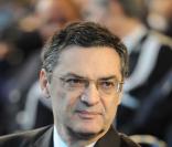 Patrick Devedjian a décidé de porter plainte contre les deux auteurs de la biographie non autorisée de  Valérie Trierweiler - La Frondeuse , en octobre 2012.