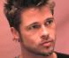  Brad Pitt, allure de bad boy.  
 Le 6 juillet 2000. 