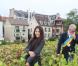 La chanteuse Anggun, à Paris dans le XVIIIe arrondissement, le samedi 13 octobre 2012, à l'occasion des vendanges.