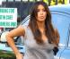 Kim Kardashian se fait filmer pour l'émission Keeping Up With The Kardashians à Miami. Le 13 octobre 2012.