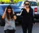 Kim et Khloé Kardashian vont prendre un café pendant le tournage de leur émission de télé-réalité à Miami. Le 13 octobre 2012.
