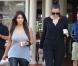 Kim et Khloé Kardashian vont prendre un café pendant le tournage de leur émission de télé-réalité à Miami. Le 13 octobre 2012.
