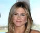 Jennifer Aniston à la première du film  Wanderlust  le 16 février 2012. Elle fait étrangement penser à la jeune femme blonde dans le nouveau spot publicitaire Chanel N°5 dont Brad Pitt est l'ambassadeur..