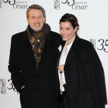 Antoine De Caunes et sa femme Daphné Roulier à Paris, le 27 février 2010.