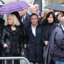 Michèle Torr, Fabien Lecoeuvre, Denise Fabre, aux obsèques de Frank Alamo en l'église de Saint-Germain-des-Prés à Paris, le 18 octobre 2012.