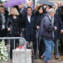Michèle Torr, Fabien Lecoeuvre, Denise Fabre, aux obsèques de Frank Alamo en l'église de Saint-Germain-des-Prés à Paris, le 18 octobre 2012.