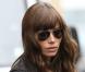Jessica Biel quitte l'atelier d'Azzedine Alaia à Paris, le 8 octobre 2012.
