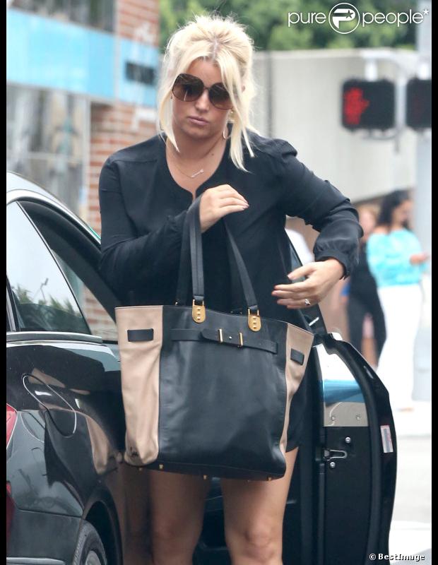 Jessica Simpson, après une séance de shopping à Beverly Hills, le samedi 20 octobre 2012.