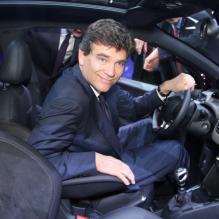 Arnaud Montebourg sur le stand Peugeot au Salon de l'automobile à Paris le 27 Septembre 2012.