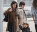 Penélope Cruz et son adorable fiston Leo lors de leur arrivée à l'aéroport du Bourget près de Paris le 24 octobre 2012
