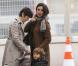 Penélope Cruz, Javier Bardem et leur fils Leo lors de leur arrivée à l'aéroport du Bourget près de Paris le 24 octobre 2012