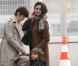 Penélope Cruz, Javier Bardem et leur fils Leo lors de leur arrivée à l'aéroport du Bourget près de Paris le 24 octobre 2012