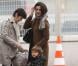 Penélope Cruz, Javier Bardem et leur fils Leo lors de leur arrivée à l'aéroport du Bourget près de Paris le 24 octobre 2012