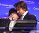 Christian Bale remet le trophée des Droits de l'Homme à l'activiste Chen Guangcheng à New York en octobre 2012