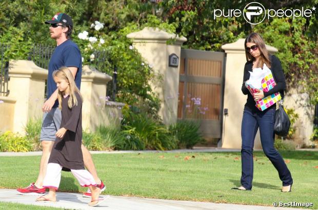 Christian Bale se rend à un anniversaire avec sa femme Sibi Blazic et sa fille Emmeline à Brentwood le 6 octobre 2012