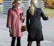 Eva O'Neill arrive à l'aéroport Arlanda de Stockholm le 25 octobre 2012 pour les fiançailles de son fils Christopher avec la princesse Madeleine de Suède.