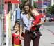Jessica Alba ses filles Honor et Haven adorables en  Les Indestructibles , à Los Angeles le 27 octobre 2012.