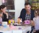 Ben Affleck avec sa femme Jennifer Garner et leurs filles, Violet et Seraphina, le 28 octobre 2012 à Los Angeles