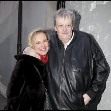 Guy Carlier et son épouse Joséphine Dard à Paris, le 16 décembre 2010.