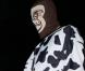 Sacha Baron Cohen déguisé en singe-vache se rend à une soirée Halloween, à Beverly Hills, le 29 octobre 2012
