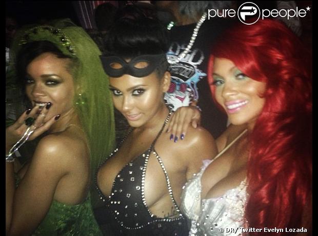 Rihanna, Evelyn Lozada et Shaniece Hairston à la soirée Halloween de Rihanna au Manoir de Greystones à West Hollywood le 31 octobre 2012