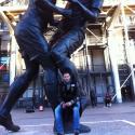 Marco Materazzi pose devant son coup de boule... Douce plaisanterie ou provoc' ?