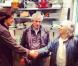 Claude Lelouch et Jean Imbert dans son restaurant L'Acajou dans le 16e arrondissement de Paris