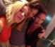 Ludivine Sagnier et Lila Salet entourent Jean Imbert dans son restaurant L'Acajou dans le 16e arrondissement de Paris