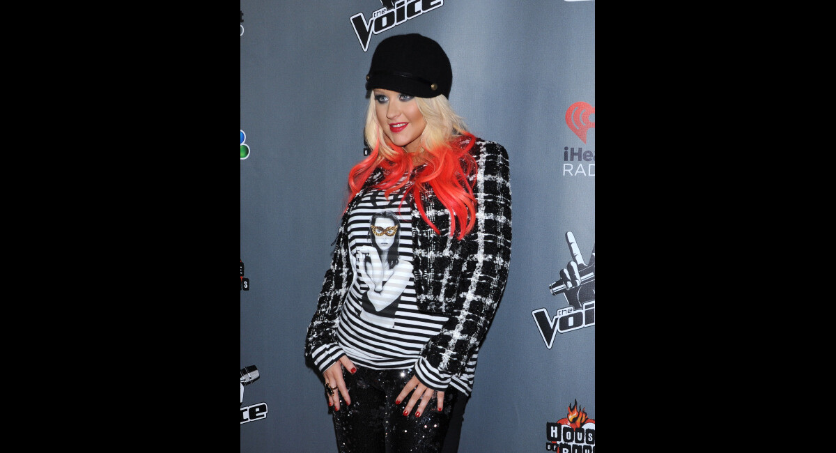 Vidéo Christina Aguilera mutine sur le tapis rouge de The Voice saison à Los Angeles le