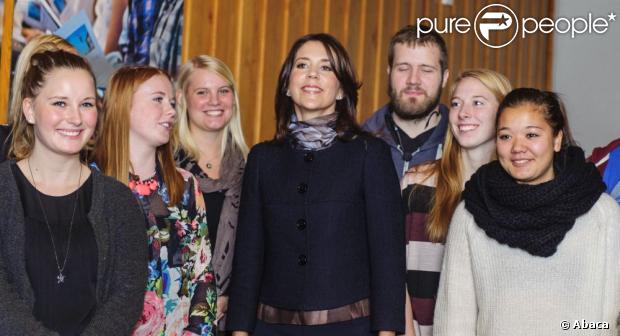 CASA REAL DE DINAMARCA - Página 60 986325-crown-princess-mary-of-denmark-attends-620x0-1