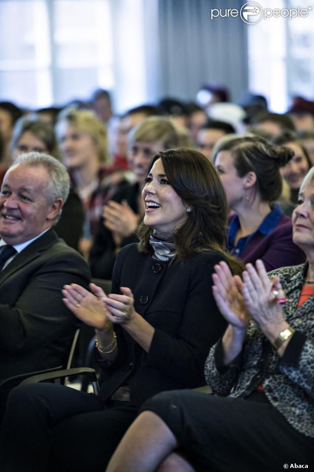 CASA REAL DE DINAMARCA - Página 60 986334-crown-princess-mary-of-denmark-attends-620x0-1