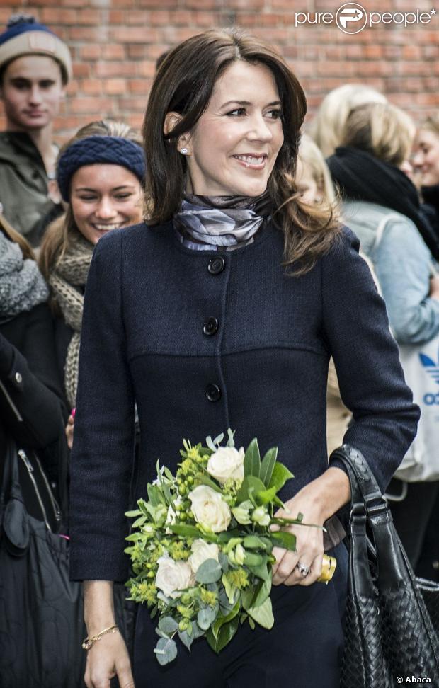 CASA REAL DE DINAMARCA - Página 60 986336-crown-princess-mary-of-denmark-attends-620x0-1