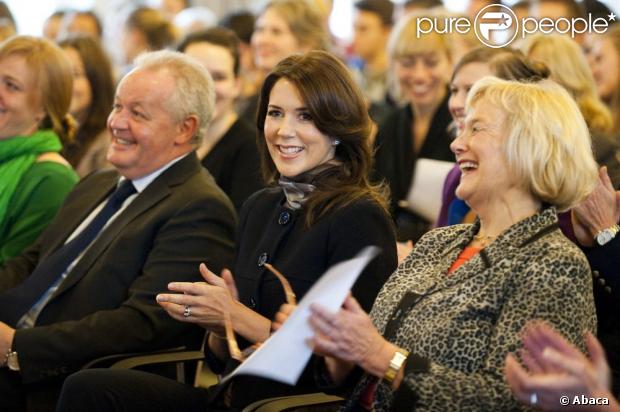 CASA REAL DE DINAMARCA - Página 60 986340-crown-princess-mary-of-denmark-attends-620x0-1