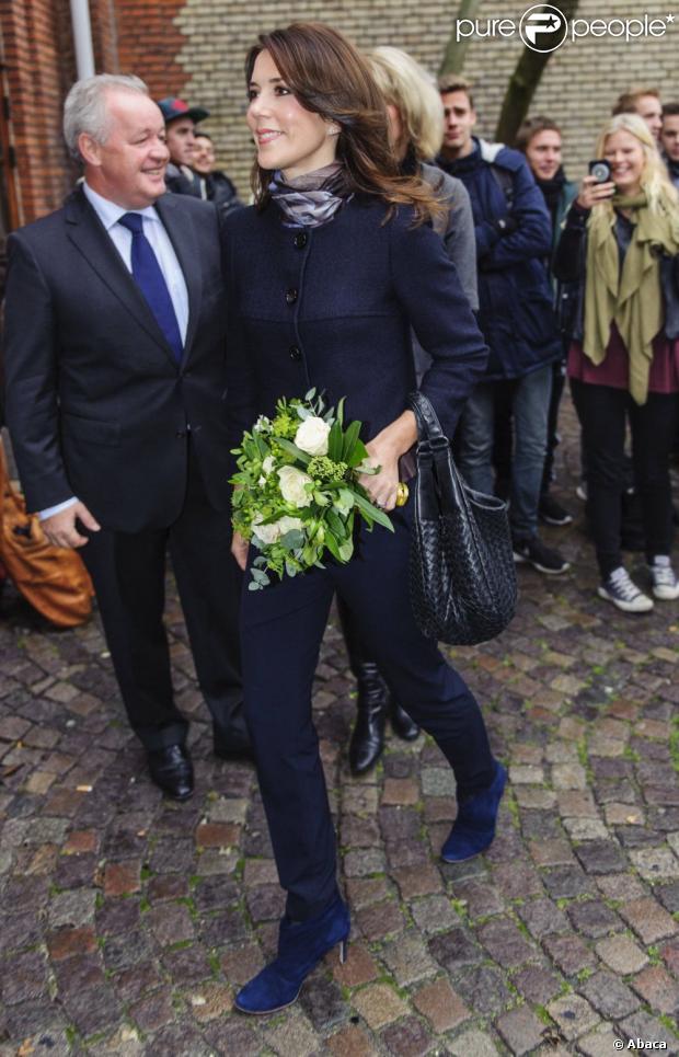 CASA REAL DE DINAMARCA - Página 60 986341-crown-princess-mary-of-denmark-attends-620x0-1