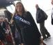  Hinarani de Longeaux , Miss Tahiti, à l'aéroport de Roissy-Charles de Gaulle, le 14 novembre 2012.
