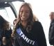  Hinarani de Longeaux , Miss Tahiti, ici à l'aéroport de Roissy-Charles de Gaulle, le 14 novembre 2012.