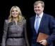  Le prince Willem-Alexander et la princesse Maxima des Pays-Bas. La famille royale des Pays-Bas (la reine Beatrix, le prince Willem-Alexander, la princesse Maxima, le prince Constantijn, la princesse Laurentien et la princesse Mabel) procédait le 12 décembre 2012 à la remise à Eloisa Cartonera du Prix Prince Claus décerné par la fondation Prince Claus, coprésidée par le prince Constantijn et le prince Friso. Ce dernier est toujours dans le coma, à Londres. 