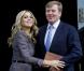  Le prince Willem-Alexander et la princesse Maxima des Pays-Bas. La famille royale des Pays-Bas (la reine Beatrix, le prince Willem-Alexander, la princesse Maxima, le prince Constantijn, la princesse Laurentien et la princesse Mabel) procédait le 12 décembre 2012 à la remise à Eloisa Cartonera du Prix Prince Claus décerné par la fondation Prince Claus, coprésidée par le prince Constantijn et le prince Friso. Ce dernier est toujours dans le coma, à Londres. 