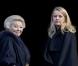  La reine Beatrix des Pays-Bas et la princesse Mabel d'Orange-Nassau. La famille royale des Pays-Bas (la reine Beatrix, le prince Willem-Alexander, la princesse Maxima, le prince Constantijn, la princesse Laurentien et la princesse Mabel) procédait le 12 décembre 2012 à la remise à Eloisa Cartonera du Prix Prince Claus décerné par la fondation Prince Claus, coprésidée par le prince Constantijn et le prince Friso. Ce dernier est toujours dans le coma, à Londres. 