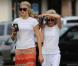 Kim Basinger à Hawaï avec sa fille Ireland Baldwin et le petit-ami de cette dernière Slater Trout. Décembre 2012. La mère et la fille se ressemblent comme deux gouttes d'eau.