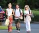 Kim Basinger à Hawaï avec sa fille Ireland Baldwin et le petit-ami de cette dernière Slater Trout. Décembre 2012. Elles sont parties en vacances afin de fêter l'anniversaire de l'actrice.