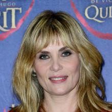 Emmanuelle Seigner, ardente et sensuelle à l'avant-première de L'homme qui rit se déroulant au cinéma l'Arlequin à Paris.