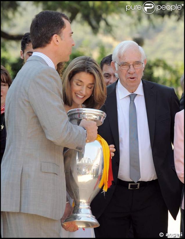 Letizia d'Espagne, admire la coupe d'Europe