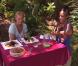 Épreuve de confort - dégustation de vers remportée par Vanessa et Marylou qui dégustent un délicieux repas dans Koh Lanta Malaisie, vendredi 21 décembre 2012 sur TF1