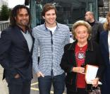 Christian Karembeu et Bernadette Chirac : Galette géante au milieu des enfants