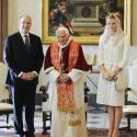Charlene de Monaco, lumineuse au côté d'Albert, pour sa rencontre avec le pape
