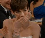 Golden Globes : Anne Hathaway sans culotte, Gérard Depardieu et autres blagues